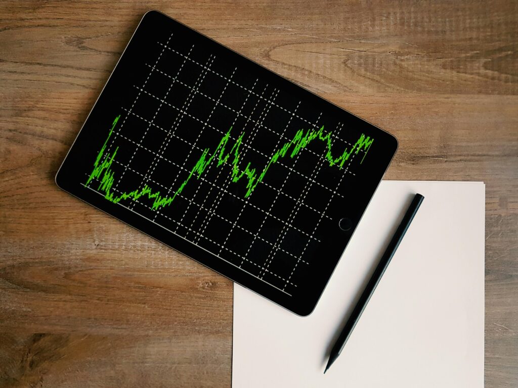 Simulação de crescimento de investimento usando a calculadora de juros compostos.